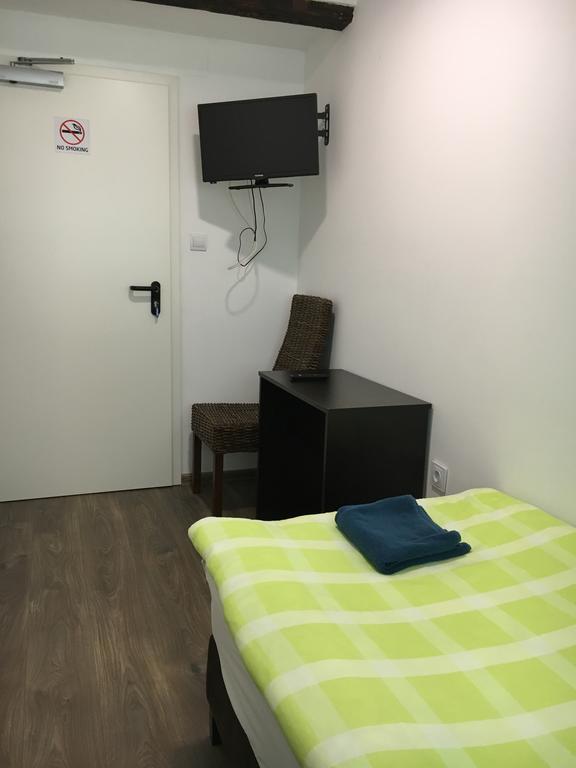 Pension Haus Baron 2 Friedrichsfeld Edingen-Neckarhausen Eksteriør bilde