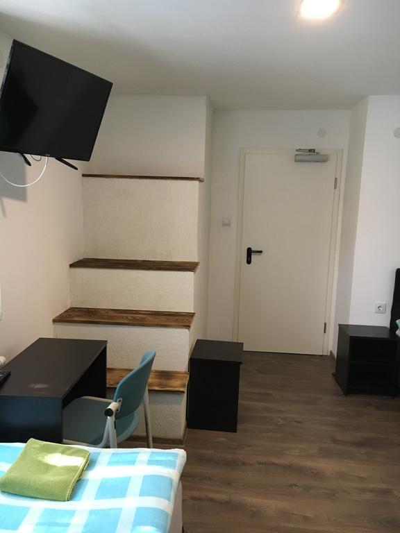 Pension Haus Baron 2 Friedrichsfeld Edingen-Neckarhausen Eksteriør bilde