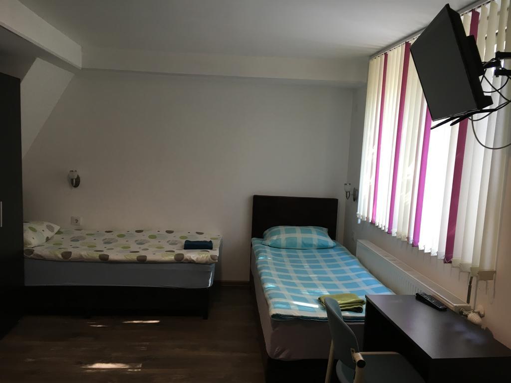 Pension Haus Baron 2 Friedrichsfeld Edingen-Neckarhausen Eksteriør bilde